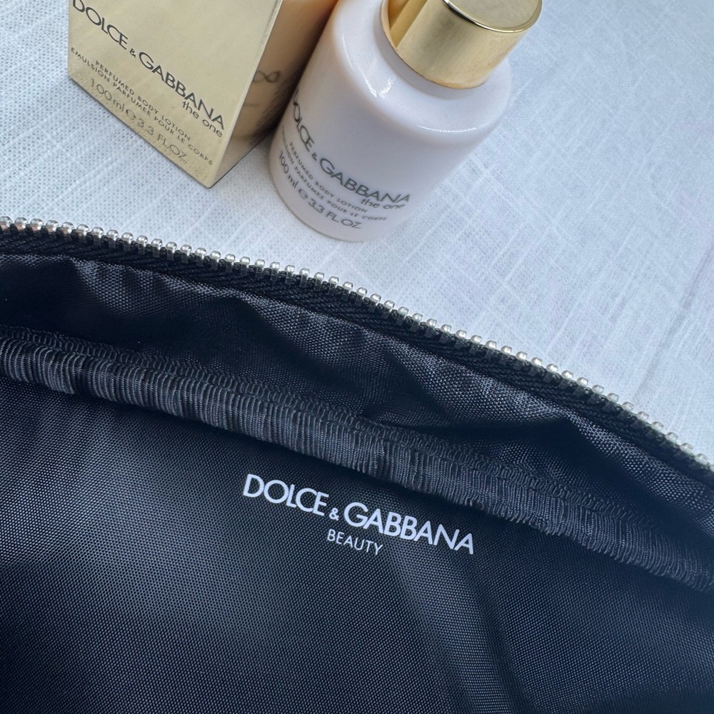 Dolce & Gabbana Make up Bag  and The one Body Lotion - Picture 6 of 13